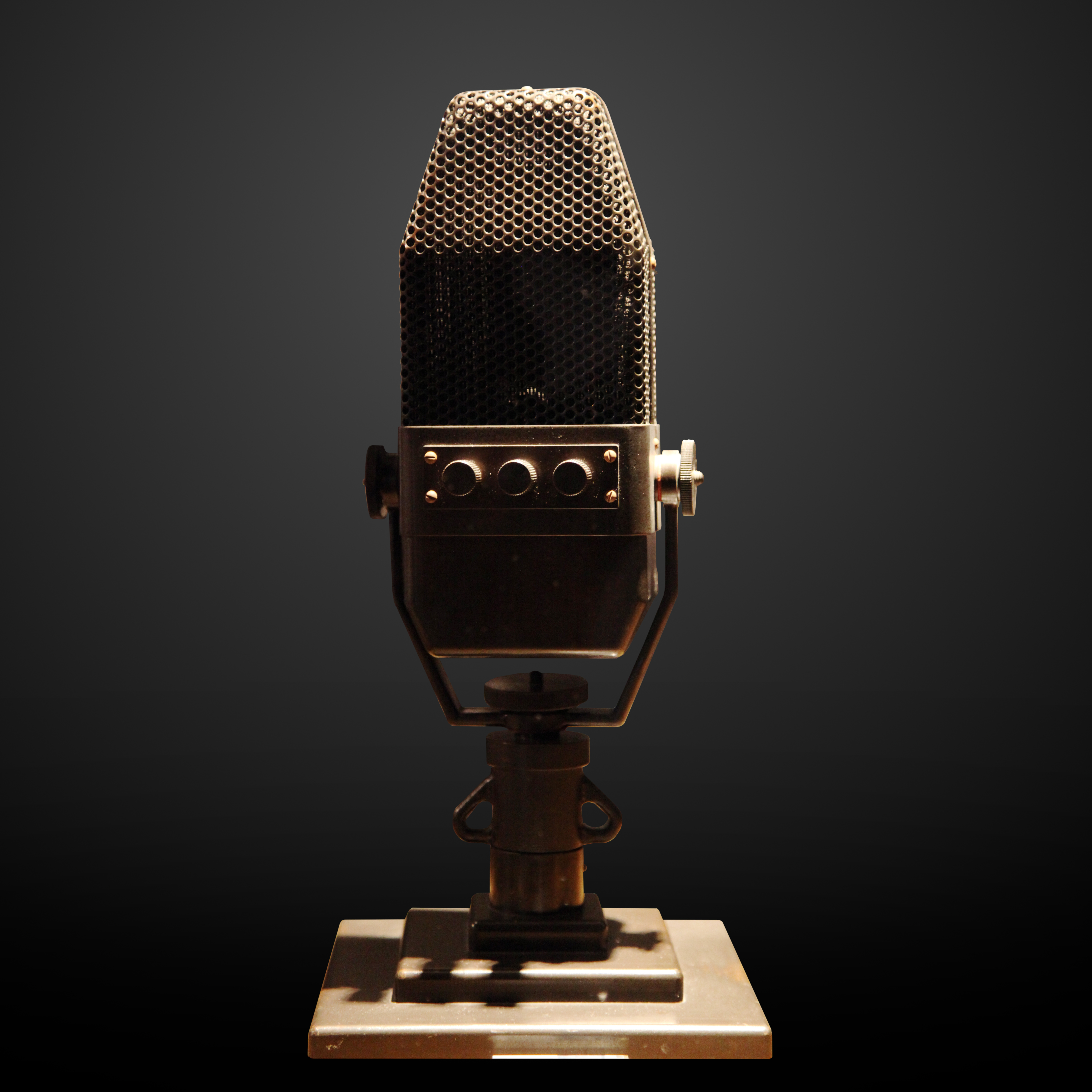 bbc-microphone-dep-4574-img-7430-gradient-662f60ddb178e873801965.jpg